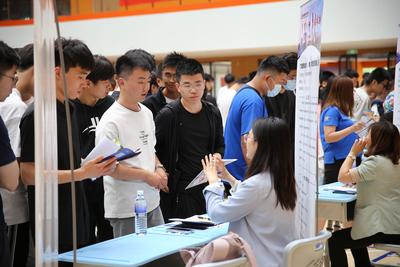 校地融合共谋发展，青工职院牵手高新区