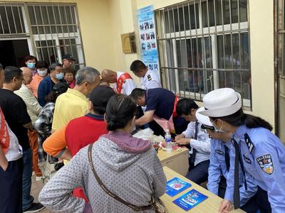 贴心服务“不打烊”，青岛这支“双服务”团队工作日为乘客服务，休息日为社区服务