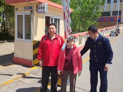 青岛街头老人走失，多亏了这群热心人出手相助……