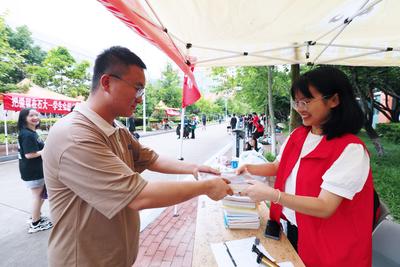 毕业季旧物传情，中石大跳蚤市场留下青春回忆