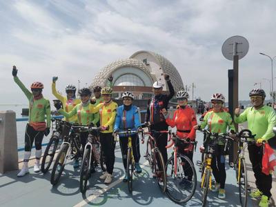 足迹遍布世界四大洲26个国家的自行车骑手，向你推荐骑行的最美海湾