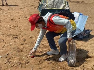 音乐、漫步、摄影、便民服务、环境卫生，不一样的志愿服务队，一样的守护最美海湾