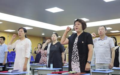 青岛福州路小学组织开展 “传承廉洁文化，重温峥嵘岁月”主题党日活动