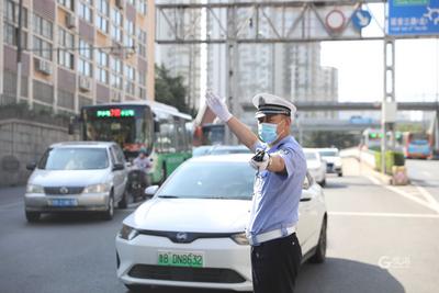 青岛交警对李沧区4处存在交通安全隐患路口完成整改