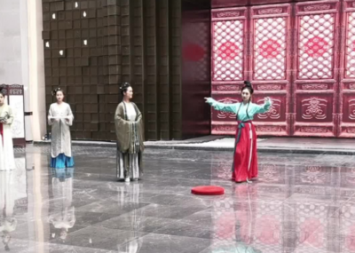 视频|【“尼与AI共迎未来”】什么是“笄礼”？