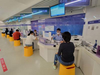 今年暑期超8200万人次出入境