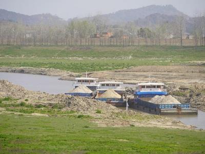 长江流域现非法采砂新苗头：以清淤之名盗砂、“蚂蚁搬家”式偷砂