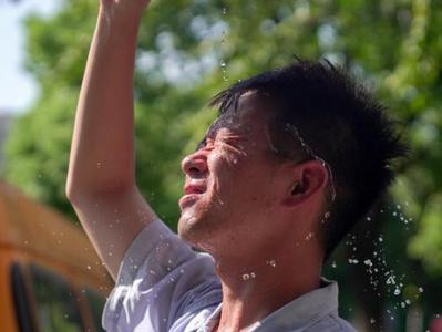 热到烫脚！冀鲁等地四站点地表超70℃，打破当地纪录