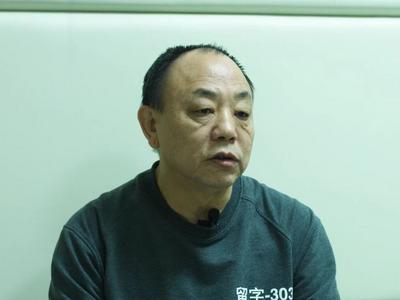 手机藏“升官符”、为烂尾楼站台，他的人生烂了尾