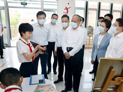林武“六一”国际儿童节看望慰问师生，向全省少年儿童致以节日祝贺