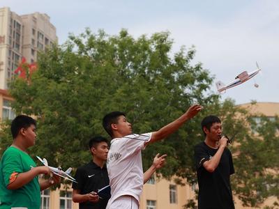 少年“向云端”！青岛市青少年航空模型竞赛已吸引3100名学生参赛