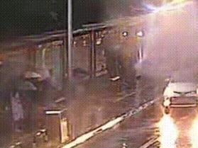 雨天驾车溅路人一身水，违法吗？