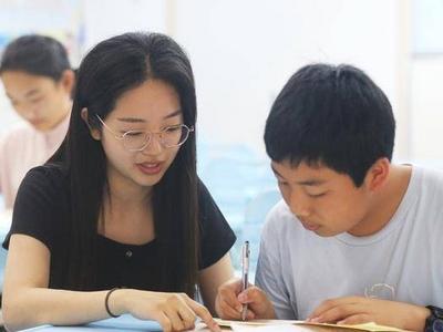 城阳区部署启动2023年困难家庭大学生临时救助工作