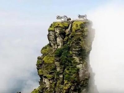 梵净山金顶建筑外墙被改色，多人被查