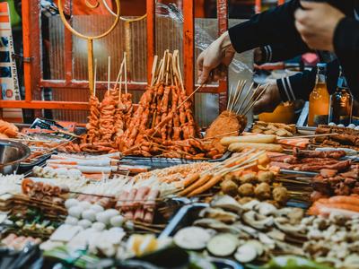 点菜一大桌，剩下一大堆：夜间消费须防夜间浪费