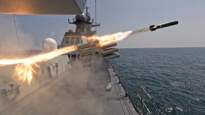 俄罗斯海军舰艇编队结束技术停靠离开山东青岛