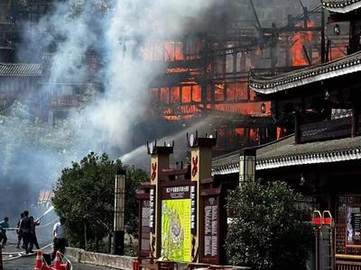 贵州西江千户苗寨景区发生火灾，致2人遇难6人受伤