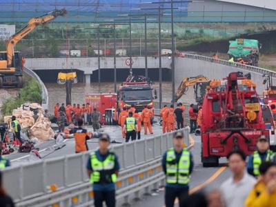 韩国忠清北道地下车道被淹事故现场发现7具遇难者遗体