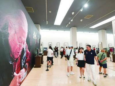中国工艺美术大师彭祖述松花石百砚展在京举办