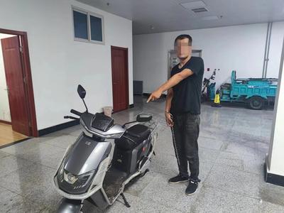 犯罪必惩！一男子趁外卖小哥暂离，盗窃未拔钥匙的电动车，24小时内被抓获