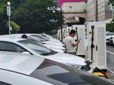 青岛上半年新注册登记3.63万辆新能源汽车，“补能”措施催化消费潜力释放