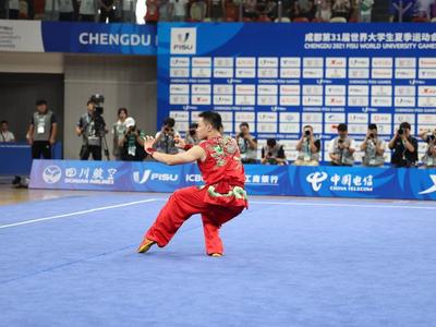 成都大运会首金诞生！中国选手曹茂园在武术项目男子南拳中夺冠