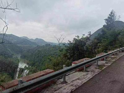 云南罗平九龙瀑布景区沿线围挡已拆除