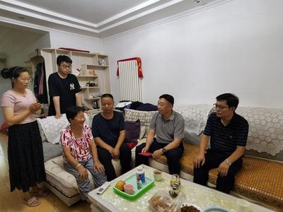 党建引领“双报到” 真情关爱暖人心，即墨区国资中心慰问共建社区困难家庭