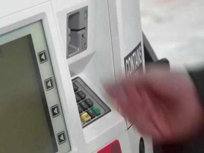 美国信用卡债务首破1万亿美元，拖欠率也达新高