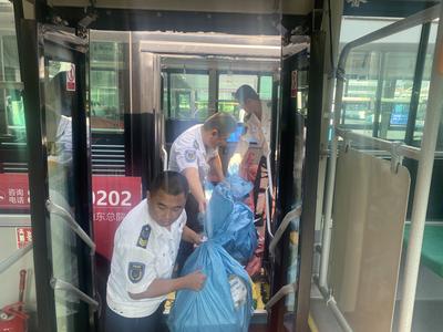 构建“交通运输+邮政快递”融合服务模式，即墨推动公交邮路辖区全覆盖