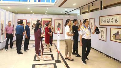 “真善无言，奉献有我”，庆“八一”慈善书画展开幕