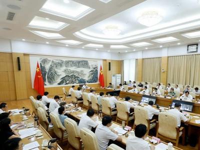 省委理论学习中心组进行集体学习
