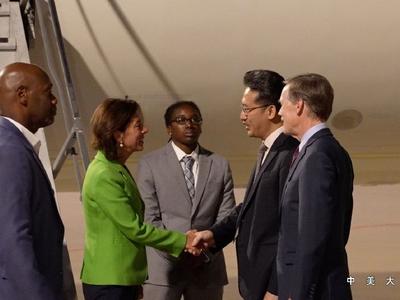 美国商务部部长雷蒙多抵达北京