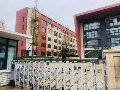 九年一贯制重庆中路学校启用，今年已招收四百余名学生