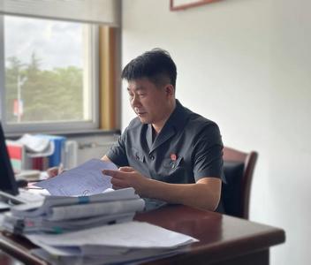 楼上居民噪音扰民，楼下邻居劝阻无果防盗门反被损，邻里纠纷怎么解？直到……