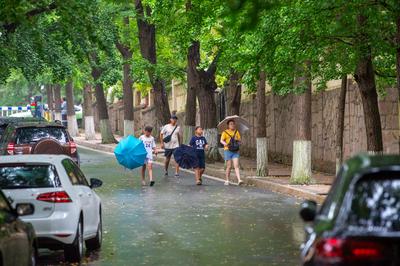 七预警齐发！我国多地将有暴雨等天气，部分地区发生山洪灾害可能性大