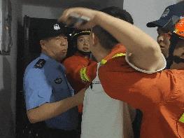 “你别指她！”男子骚扰前任，119和110都上门了