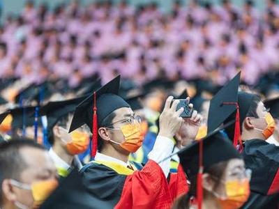 我国拟立学位法：利用AI代写学位论文等或被撤销学位证