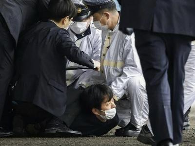 今年4月向岸田文雄扔爆炸物的男子被控“杀人未遂”