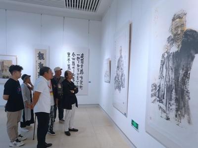 打造“月是故乡明”艺术品牌，首届青岛籍书画名家邀请展开幕