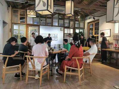 岛城美术名师张海珍“绽放”九月