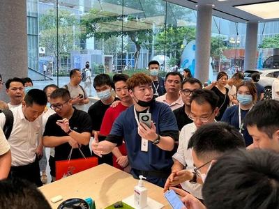 华为“露这一手”，美国有人担忧了