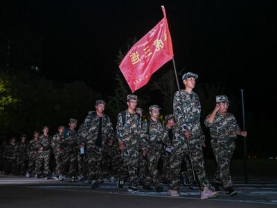 硬核高燃！中石大学生10公里急行军拉练