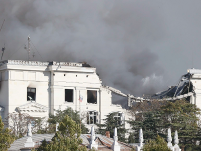 俄黑海舰队总部坍塌建筑被爆破拆除