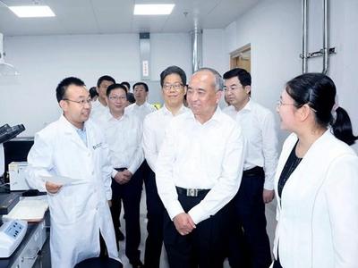 林武到高校调研并看望慰问教师代表时强调：落实立德树人根本任务 推动高等教育内涵式发展