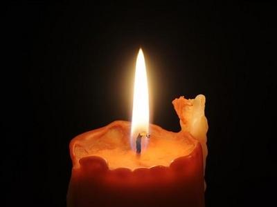 索马里中部发生自杀式汽车炸弹袭击，已致至少20人丧生