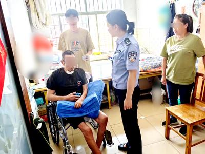 男子因事故瘫痪无法驾车，车管所民警主动上门办理“销证”