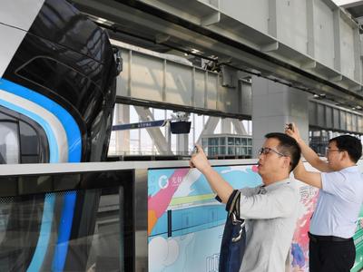 俯瞰黄金十字轴，“总编辑看光谷”在空轨切换“飞行模式”