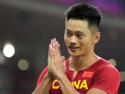 谢震业担任杭州亚运会闭幕式中国代表团旗手