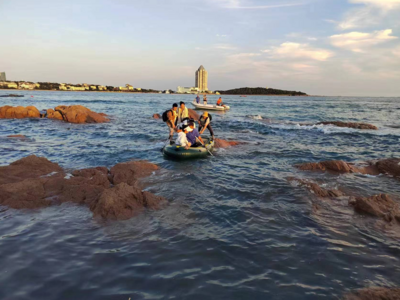 莫在礁石上贪恋美景！鲁迅公园紧急救援五名被困海边游客